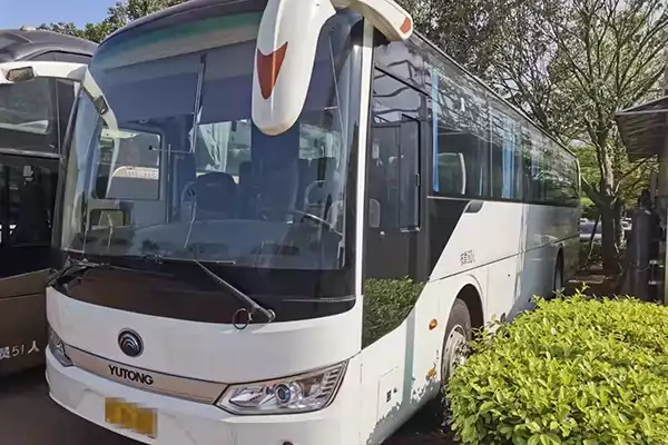 Customize City Buses Used Yutong Bus Luxury Coach Youtong 50 Seats Coaches Diesel Passenger Autobus