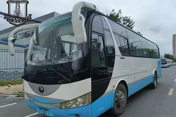 Yutong 6100 002 Blue Used Tourist Bus with Adjustable Luxury Leather Seats