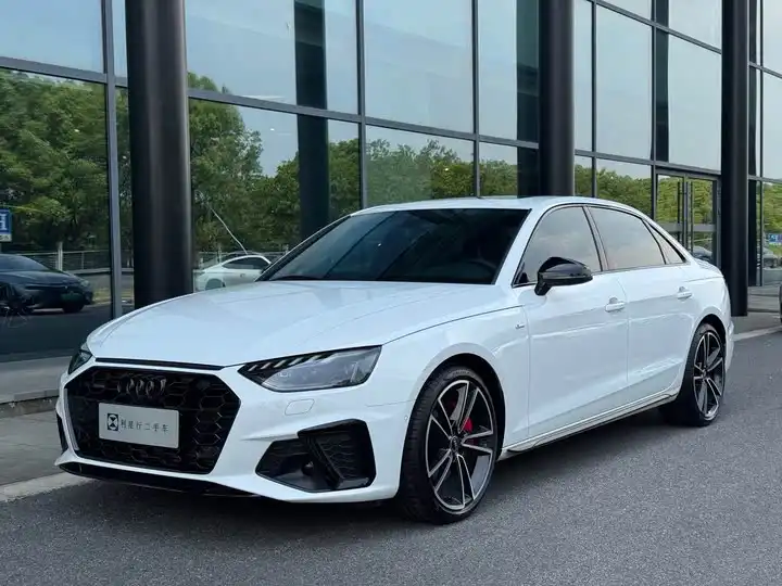奥迪A4L 2024款 45 TFSI quattro 臻选动感型