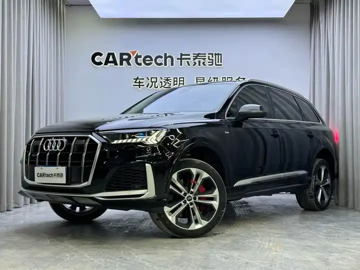 奥迪Q7 2023款 55 TFSI quattro S 尊贵型