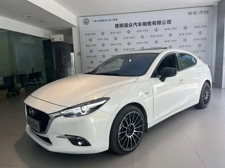 Mazda3 Enclave 2017 trim 2.0L Auto Signature State V