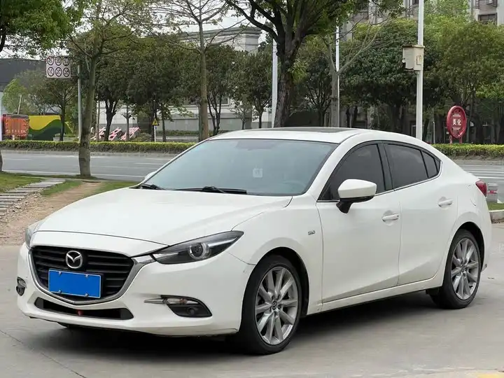 Mazda3 Enclave 2017 trim 2.0L Auto Premium National V